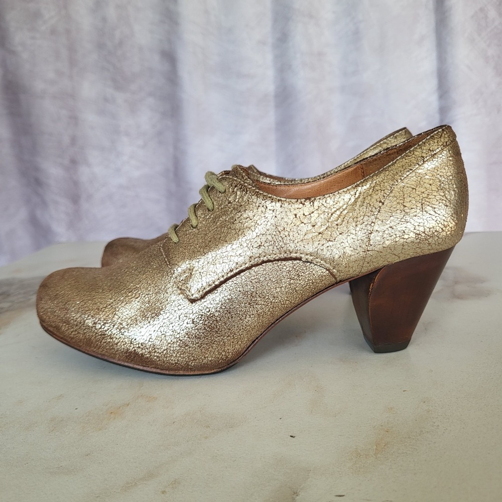 Frye Lisa Oxford Size 6.5 Gold Metallic Booties Women's